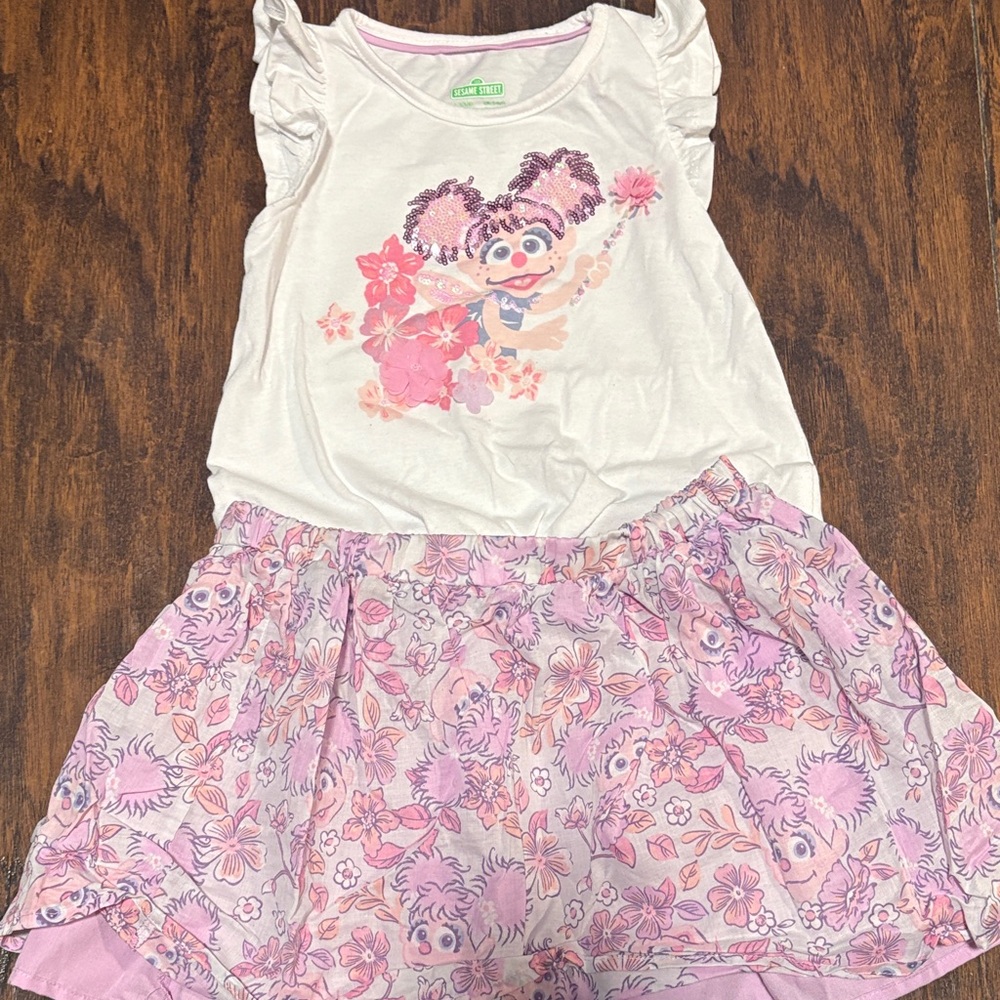 Abby Cadabby Sesame Street Pink and White Set of blouse and skirt Size S (5/6)